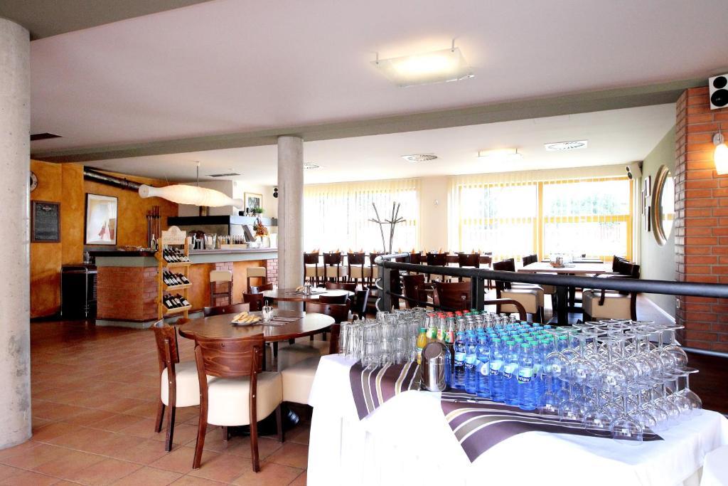 Hotel S-Centrum Benesov  Buitenkant foto