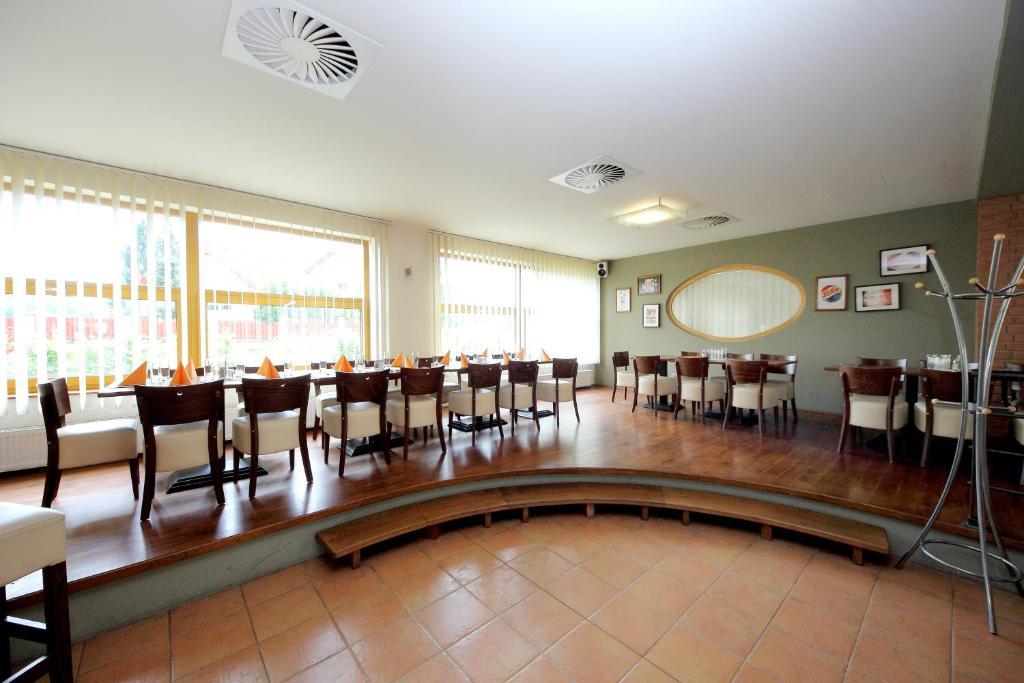 Hotel S-Centrum Benesov  Buitenkant foto