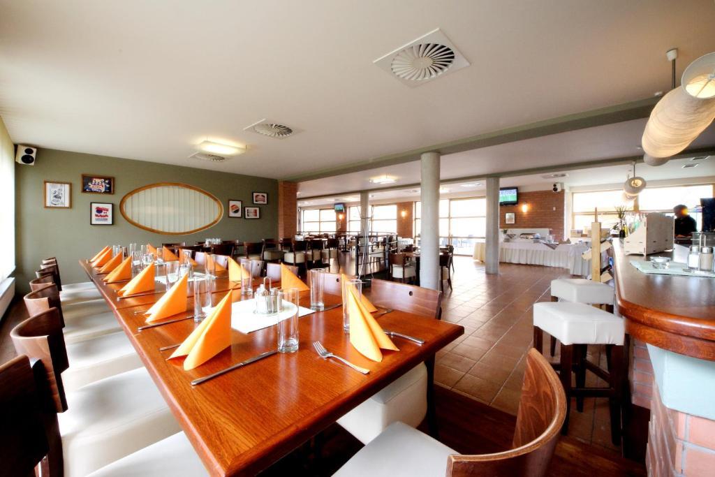 Hotel S-Centrum Benesov  Buitenkant foto