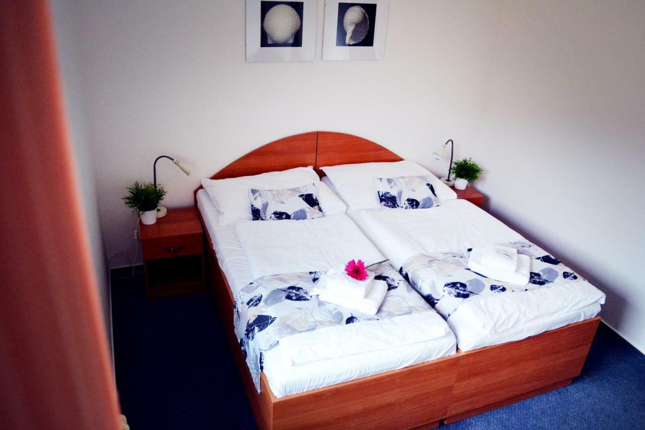 Hotel S-Centrum Benesov  Buitenkant foto