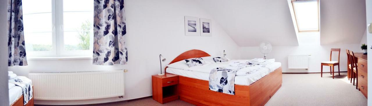 Hotel S-Centrum Benesov  Buitenkant foto