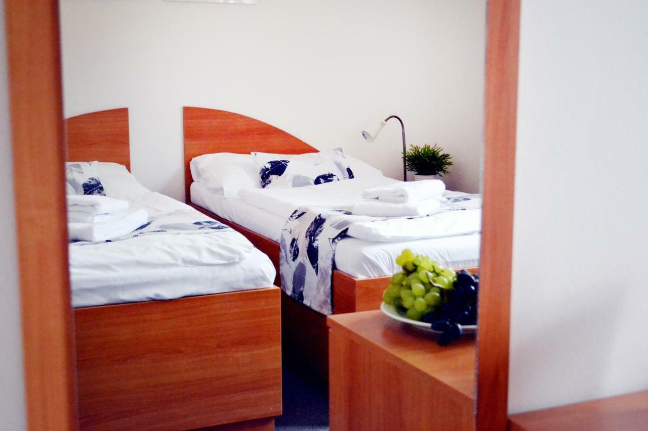 Hotel S-Centrum Benesov  Buitenkant foto