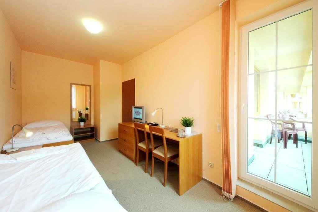 Hotel S-Centrum Benesov  Buitenkant foto